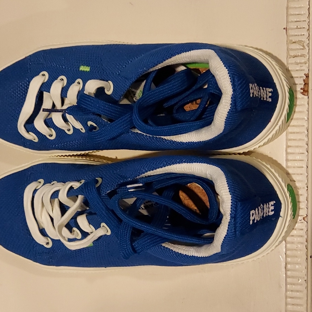 PANTONE LOW CLASSIC BLUE KNIT SNEAKER SIZE 7 WOMAN 5 1/2 MEN W/ BOX LTD EDITION